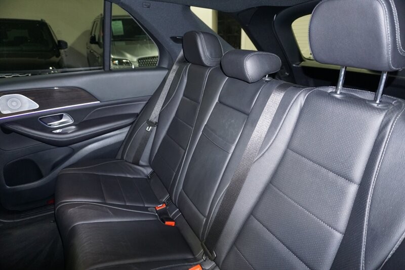 Mercedes-Benz GLE 350 Vehicle Full-screen Gallery Image 27