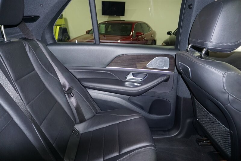 Mercedes-Benz GLE 350 Vehicle Full-screen Gallery Image 30