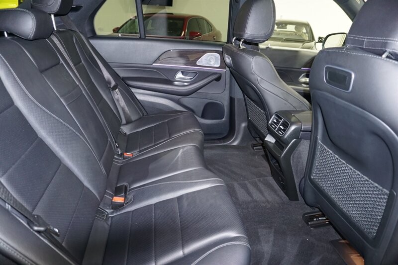Mercedes-Benz GLE 350 Vehicle Full-screen Gallery Image 31