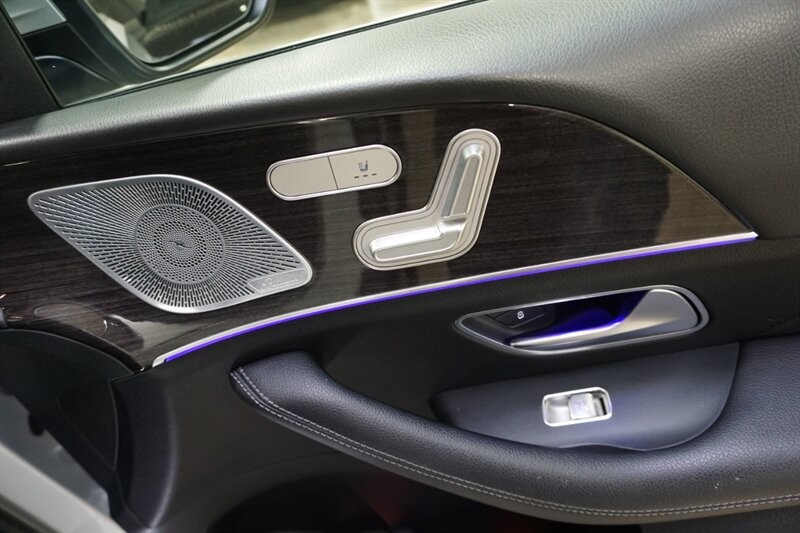 Mercedes-Benz GLE 350 Vehicle Full-screen Gallery Image 34