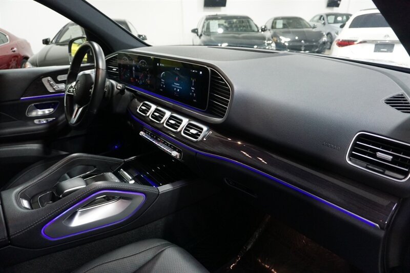 Mercedes-Benz GLE 350 Vehicle Full-screen Gallery Image 35