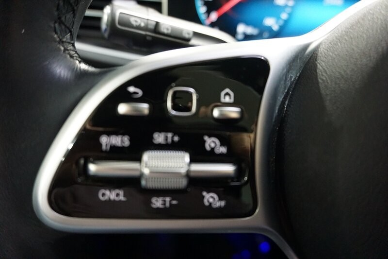 Mercedes-Benz GLE 350 Vehicle Full-screen Gallery Image 42