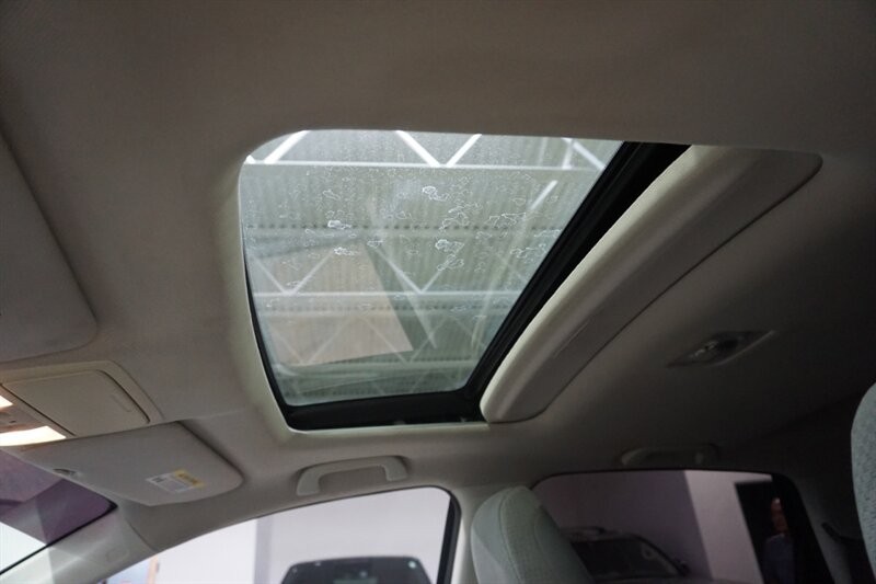 Honda CR-V EX Vehicle Full-screen Gallery Image 14