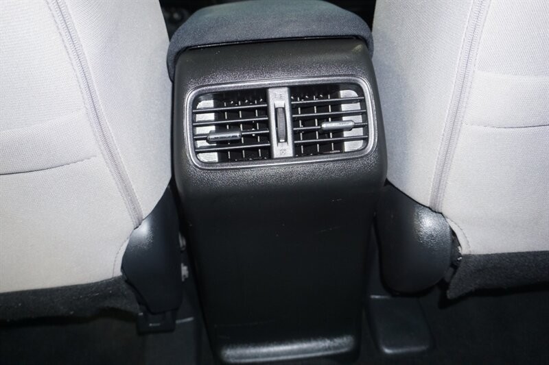 Honda CR-V EX Vehicle Full-screen Gallery Image 31