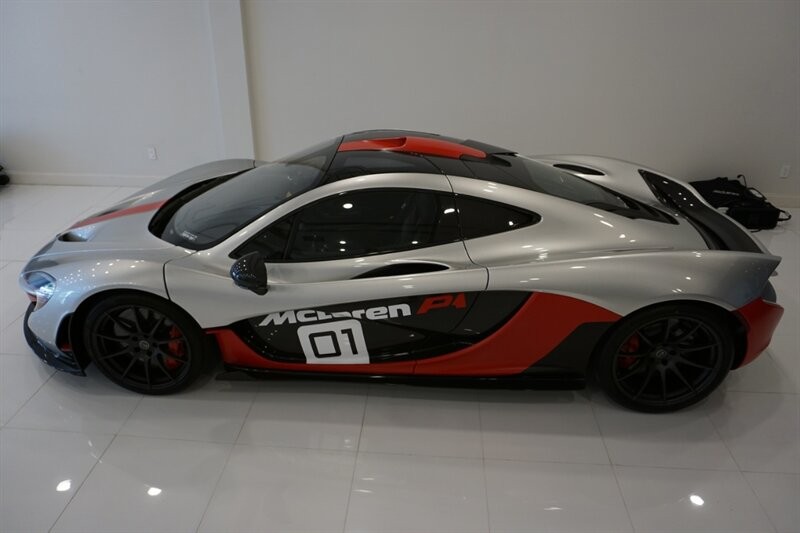Mclaren P1 1-OWNER CLEAN-TITLE/CARFAX Vehicle Full-screen Gallery Image 03