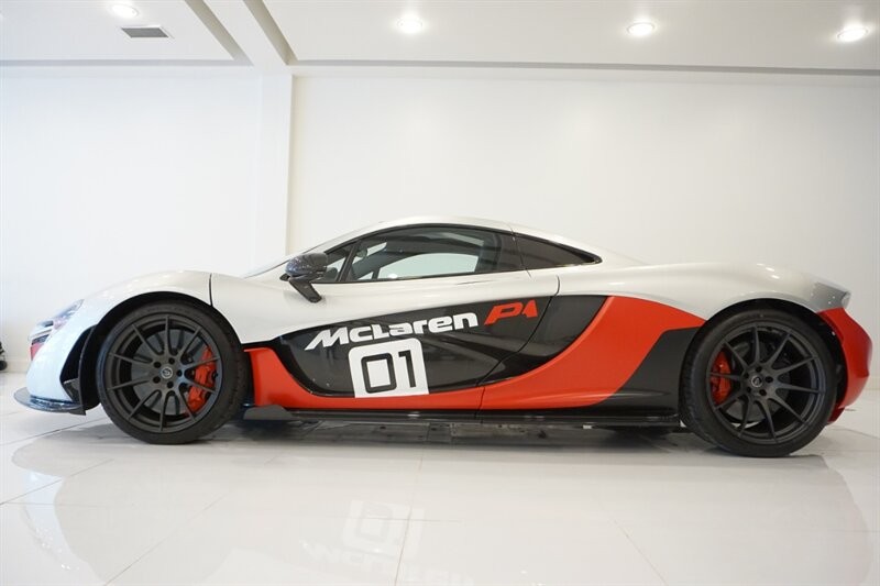 Mclaren P1 1-OWNER CLEAN-TITLE/CARFAX Vehicle Full-screen Gallery Image 06