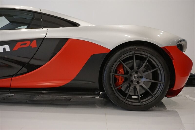 Mclaren P1 1-OWNER CLEAN-TITLE/CARFAX Vehicle Full-screen Gallery Image 08
