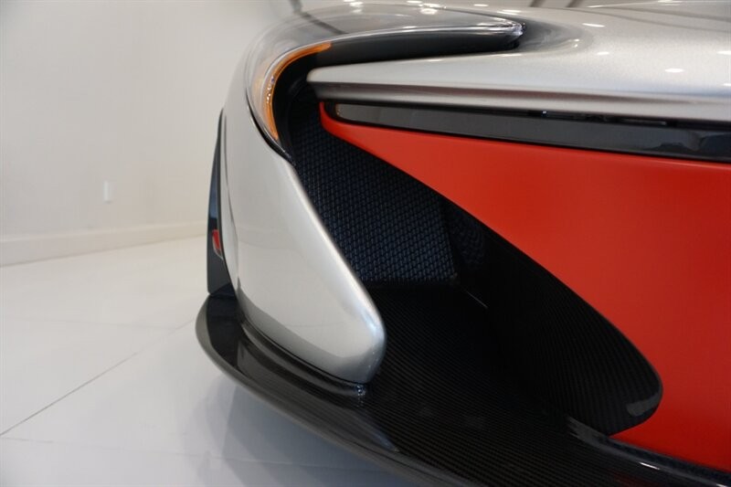 Mclaren P1 1-OWNER CLEAN-TITLE/CARFAX Vehicle Full-screen Gallery Image 11