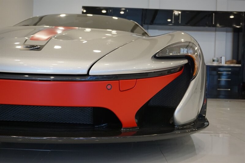 Mclaren P1 1-OWNER CLEAN-TITLE/CARFAX Vehicle Full-screen Gallery Image 13
