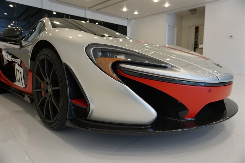 Mclaren P1 1-OWNER CLEAN-TITLE/CARFAX Vehicle Full-screen Gallery Image 17