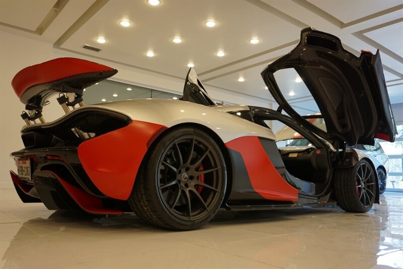 Mclaren P1 1-OWNER CLEAN-TITLE/CARFAX Vehicle Full-screen Gallery Image 23