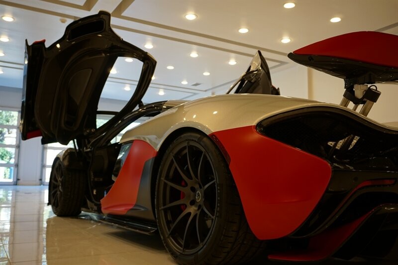 Mclaren P1 1-OWNER CLEAN-TITLE/CARFAX Vehicle Full-screen Gallery Image 24