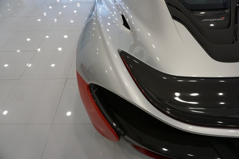 Mclaren P1 1-OWNER CLEAN-TITLE/CARFAX Vehicle Full-screen Gallery Image 26