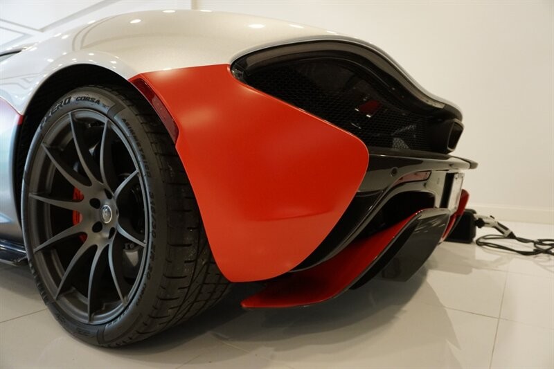 Mclaren P1 1-OWNER CLEAN-TITLE/CARFAX Vehicle Full-screen Gallery Image 30