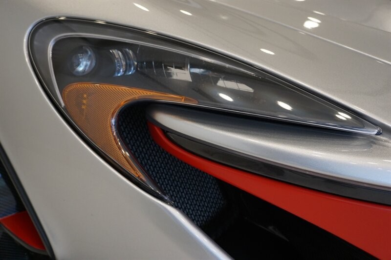Mclaren P1 1-OWNER CLEAN-TITLE/CARFAX Vehicle Full-screen Gallery Image 33