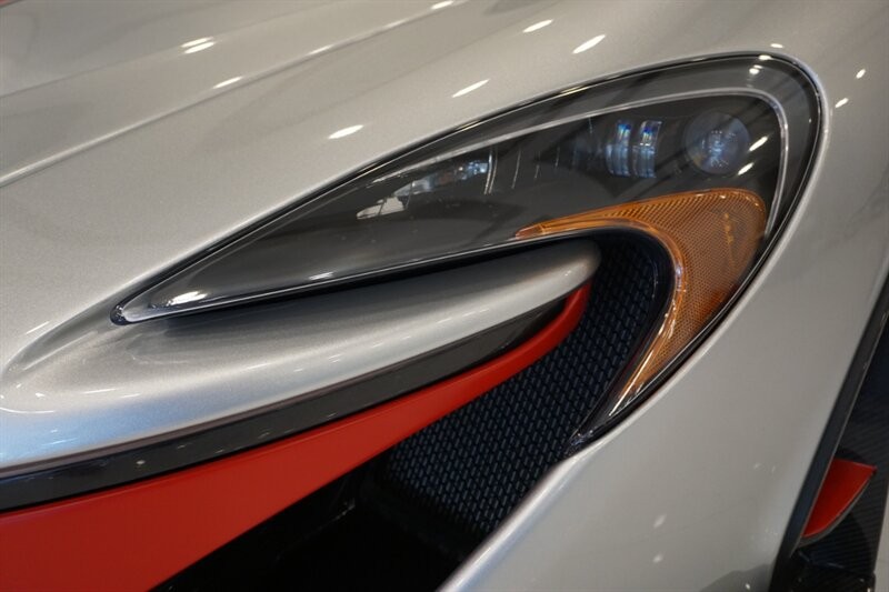 Mclaren P1 1-OWNER CLEAN-TITLE/CARFAX Vehicle Full-screen Gallery Image 34