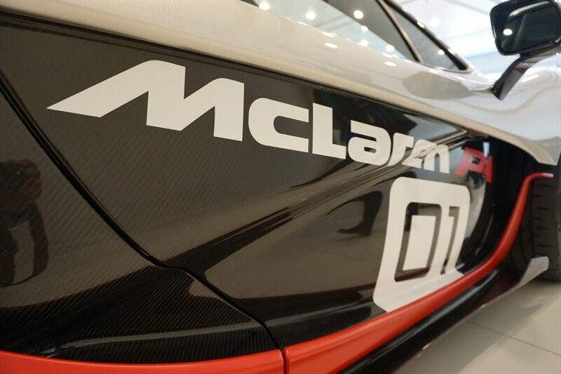 Mclaren P1 1-OWNER CLEAN-TITLE/CARFAX Vehicle Full-screen Gallery Image 36