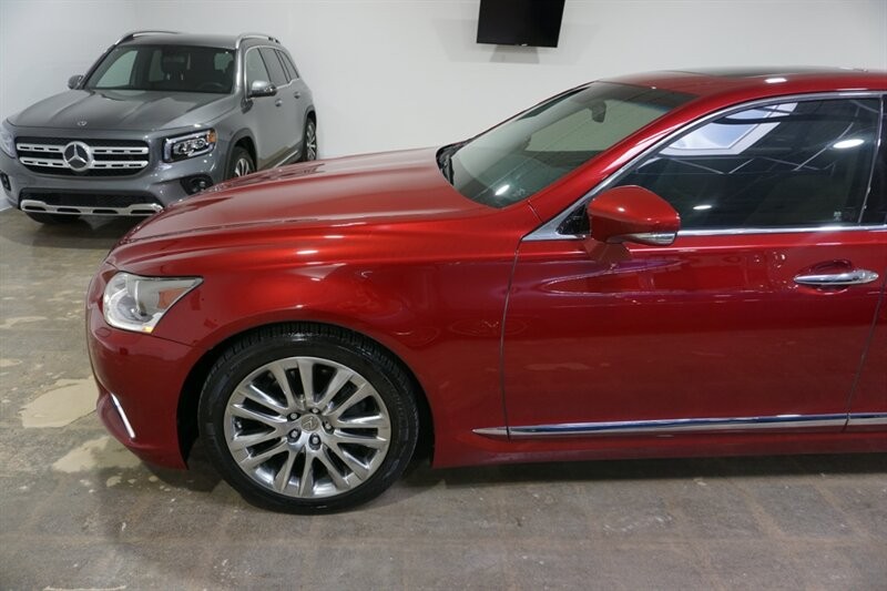 Lexus LS 460 460 Vehicle Full-screen Gallery Image 10