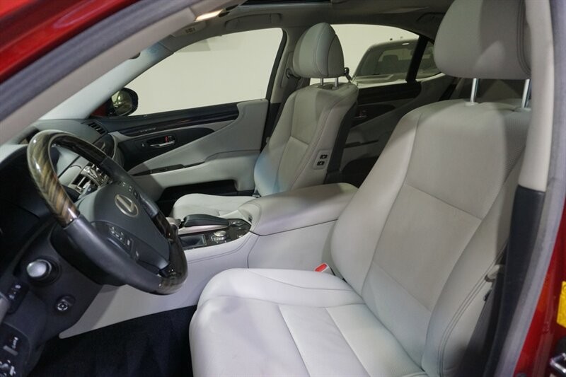 Lexus LS 460 460 Vehicle Full-screen Gallery Image 17