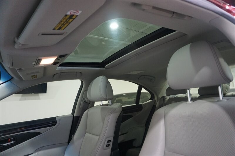 Lexus LS 460 460 Vehicle Full-screen Gallery Image 18