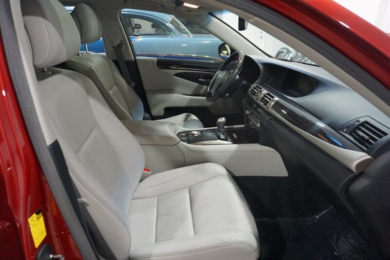 Lexus LS 460 460 Vehicle Full-screen Gallery Image 33