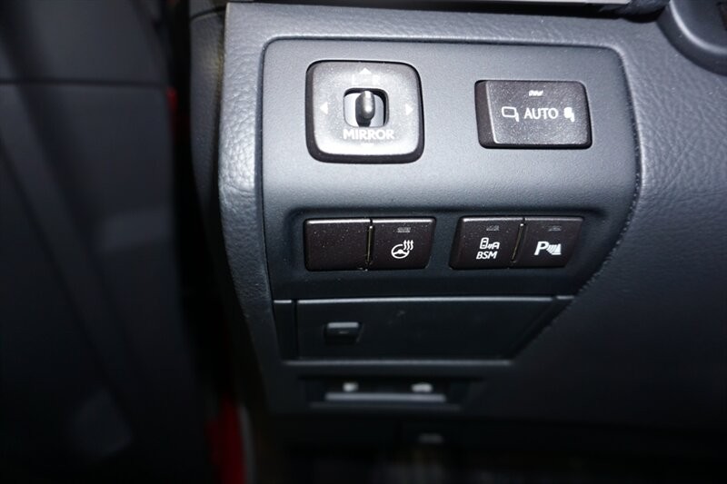 Lexus LS 460 460 Vehicle Full-screen Gallery Image 38