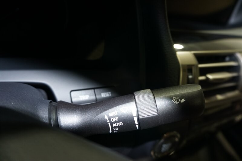 Lexus LS 460 460 Vehicle Full-screen Gallery Image 42