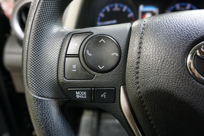 Toyota RAV4 LE Vehicle Full-screen Gallery Image 42