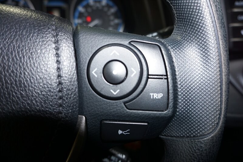 Toyota RAV4 LE Vehicle Full-screen Gallery Image 43