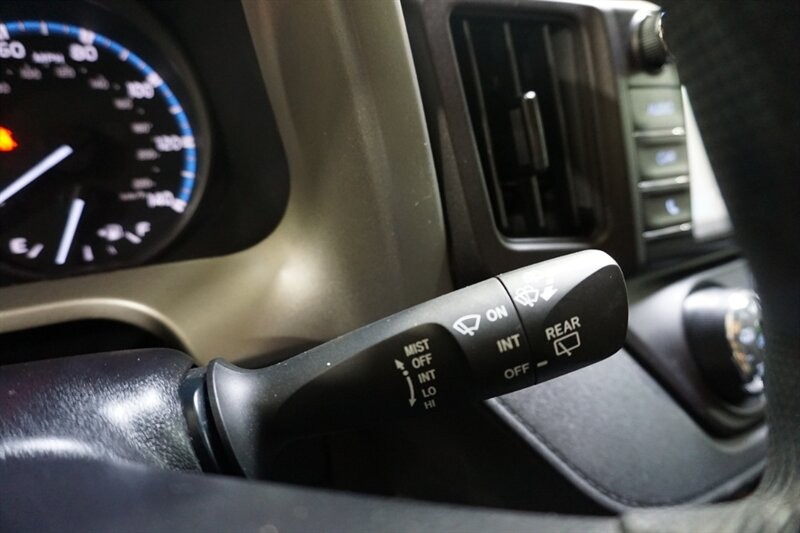 Toyota RAV4 LE Vehicle Full-screen Gallery Image 45