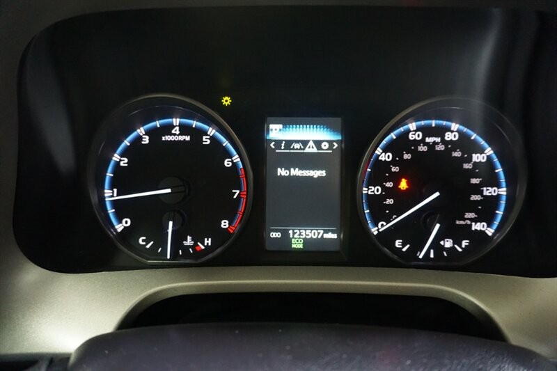 Toyota RAV4 LE Vehicle Full-screen Gallery Image 48