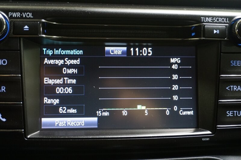 Toyota RAV4 LE Vehicle Full-screen Gallery Image 50