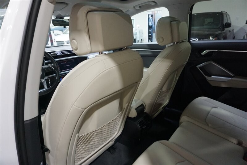 Audi Q3 2.0T quattro Premium Vehicle Full-screen Gallery Image 25