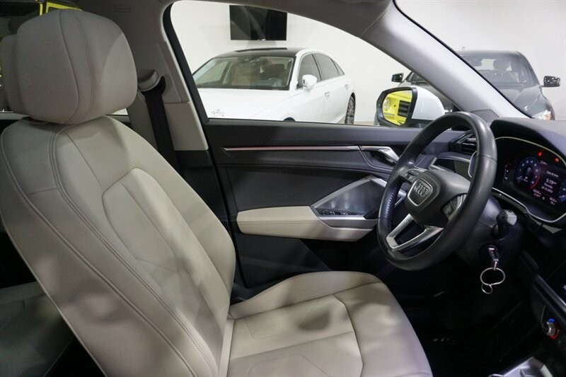 Audi Q3 2.0T quattro Premium Vehicle Full-screen Gallery Image 37
