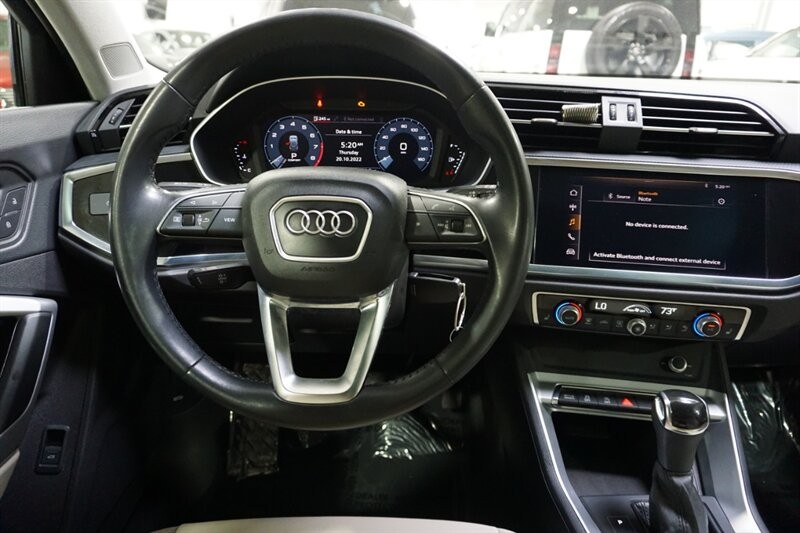 Audi Q3 2.0T quattro Premium Vehicle Full-screen Gallery Image 40