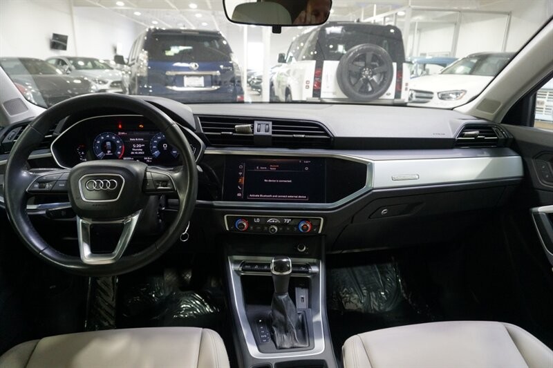 Audi Q3 2.0T quattro Premium Vehicle Full-screen Gallery Image 41