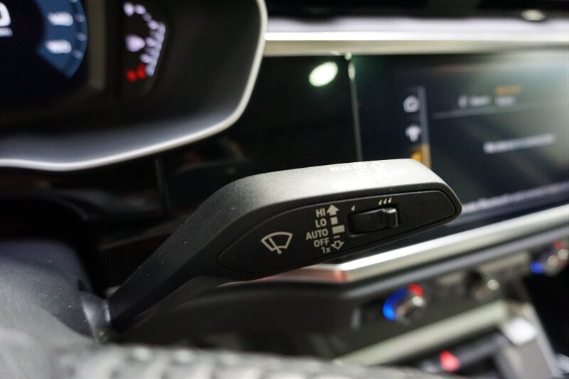 Audi Q3 2.0T quattro Premium Vehicle Full-screen Gallery Image 45