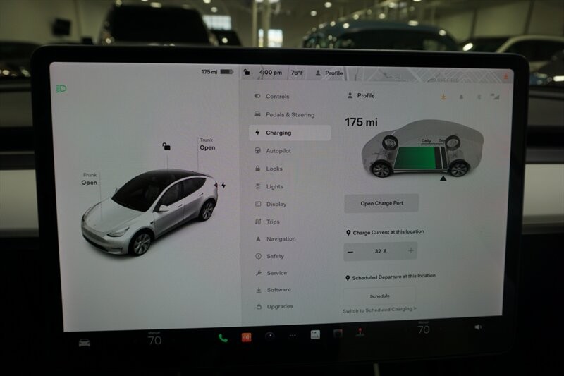 Tesla Model Y Standard Range Vehicle Full-screen Gallery Image 49