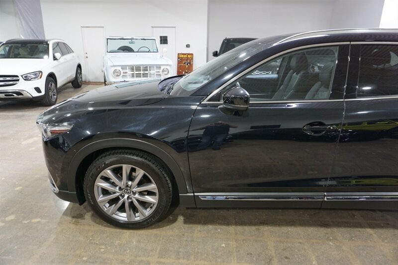 Mazda CX-9 Grand Touring Vehicle Full-screen Gallery Image 03