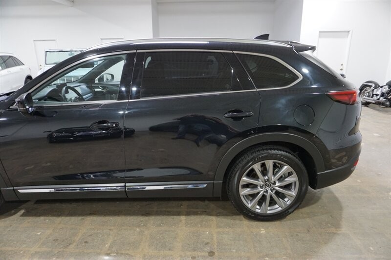 Mazda CX-9 Grand Touring Vehicle Full-screen Gallery Image 04