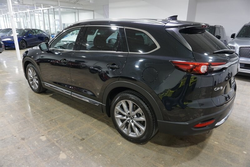 Mazda CX-9 Grand Touring Vehicle Full-screen Gallery Image 06