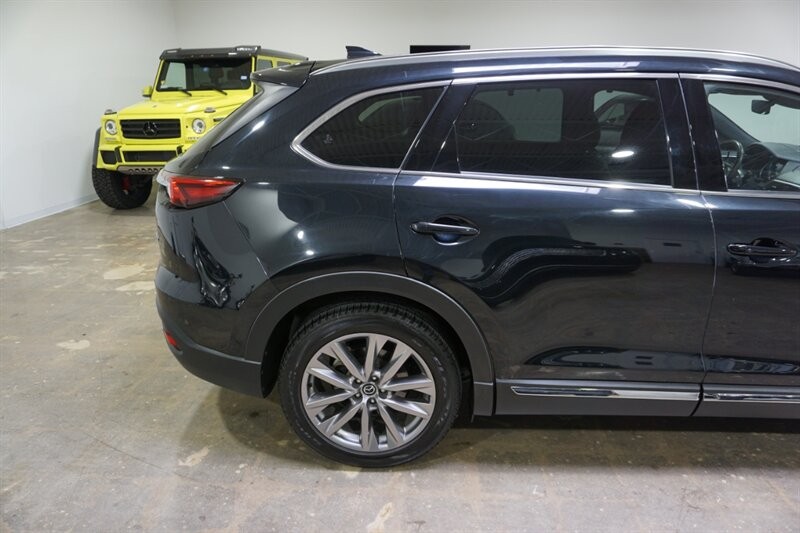 Mazda CX-9 Grand Touring Vehicle Full-screen Gallery Image 12