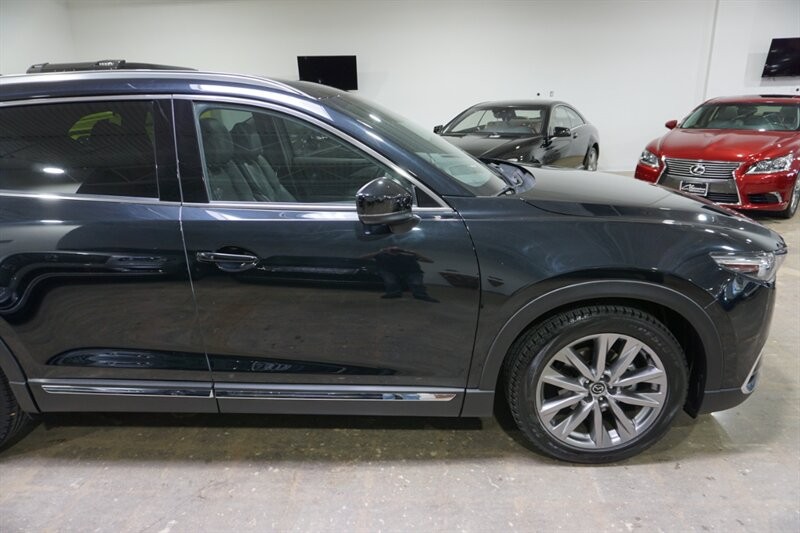 Mazda CX-9 Grand Touring Vehicle Full-screen Gallery Image 13