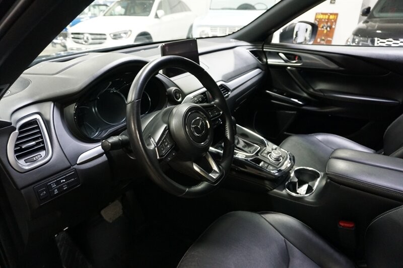 Mazda CX-9 Grand Touring Vehicle Full-screen Gallery Image 19