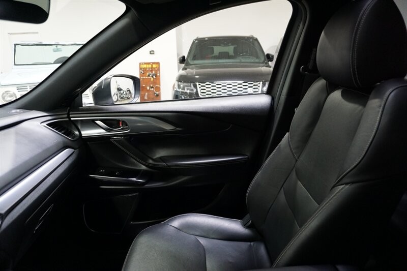 Mazda CX-9 Grand Touring Vehicle Full-screen Gallery Image 20