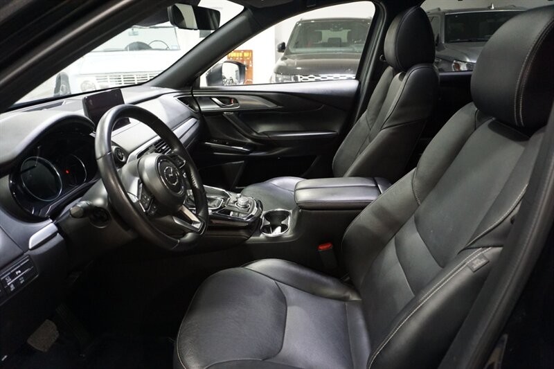 Mazda CX-9 Grand Touring Vehicle Full-screen Gallery Image 21