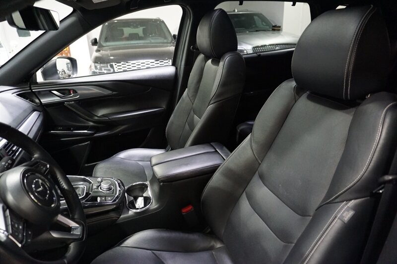 Mazda CX-9 Grand Touring Vehicle Full-screen Gallery Image 22