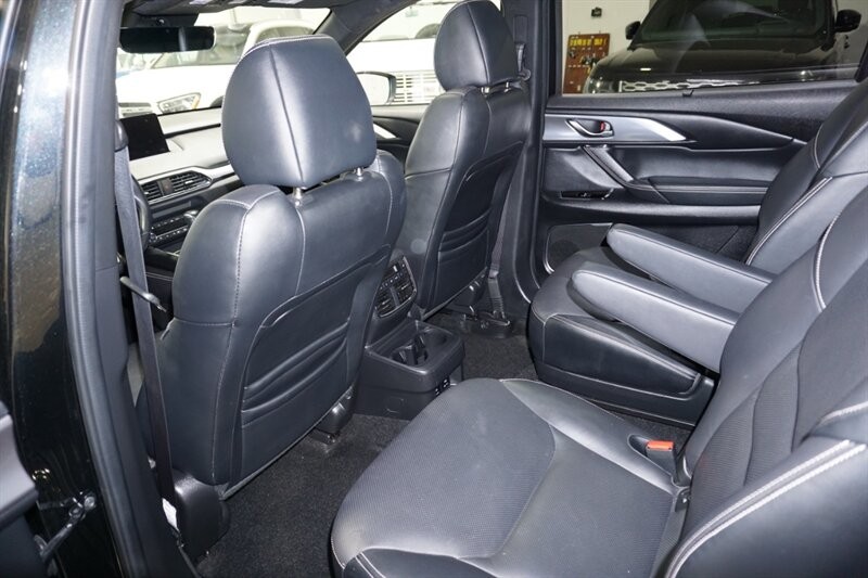 Mazda CX-9 Grand Touring Vehicle Full-screen Gallery Image 24