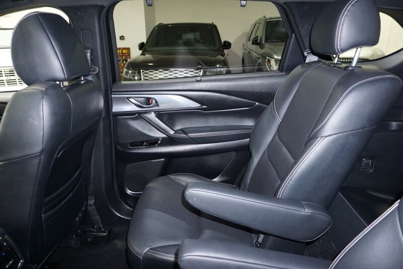 Mazda CX-9 Grand Touring Vehicle Full-screen Gallery Image 25
