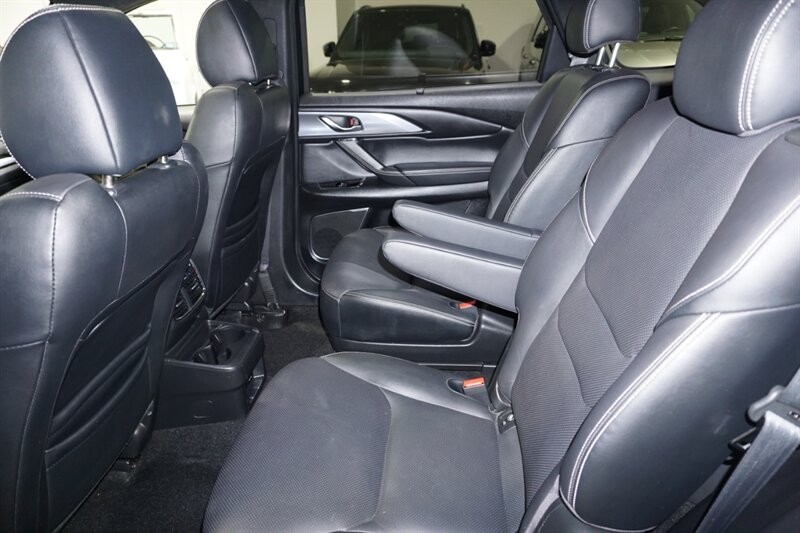 Mazda CX-9 Grand Touring Vehicle Full-screen Gallery Image 26